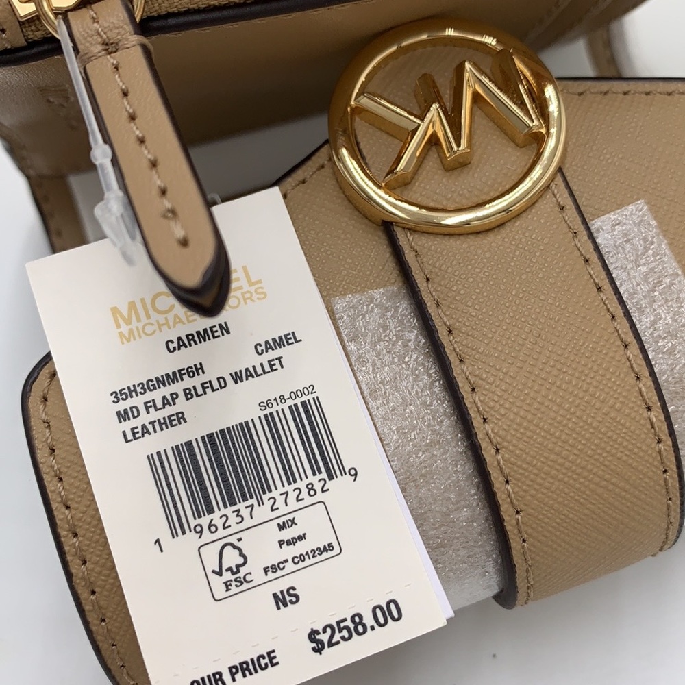MICHAEL KORS
Carmen Medium Flap Bifold Faux Fur-Leather Wallet
Camel color - Picture 13 of 13